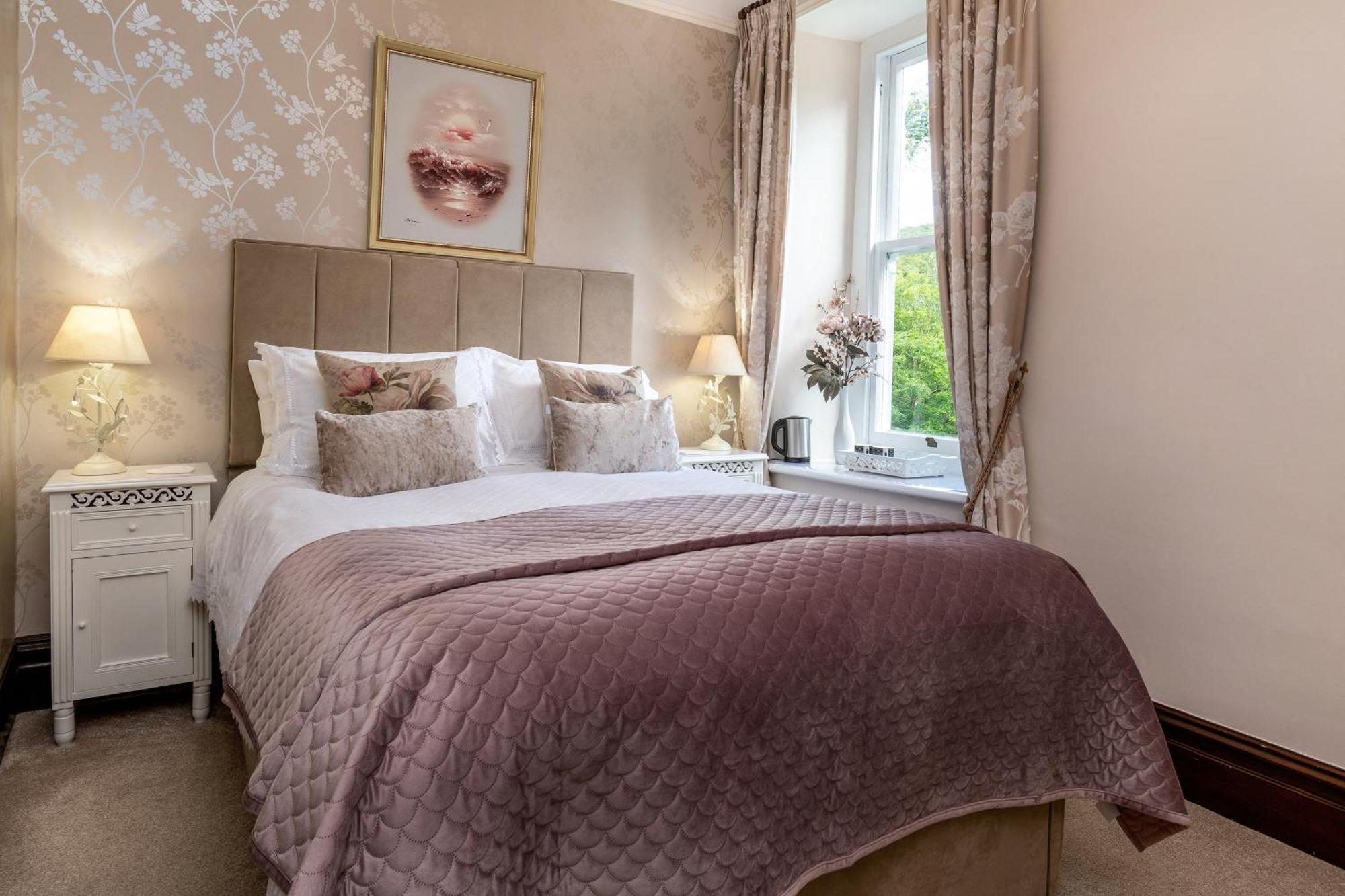 Afon Rhaiadr Bed & Breakfast 5*